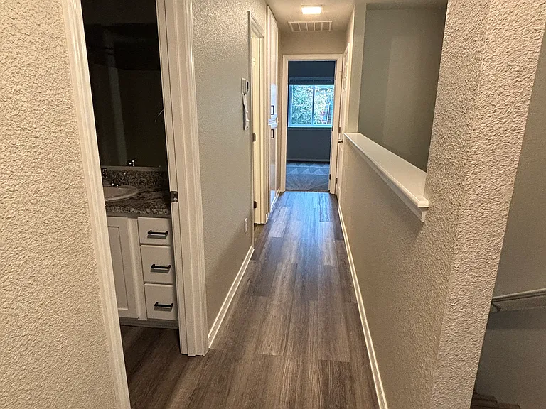 810 SE 9th St #810 — Photo 14