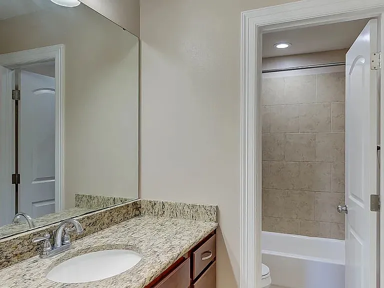 3 bed, 1600 sqft, $2,524 — Photo 4