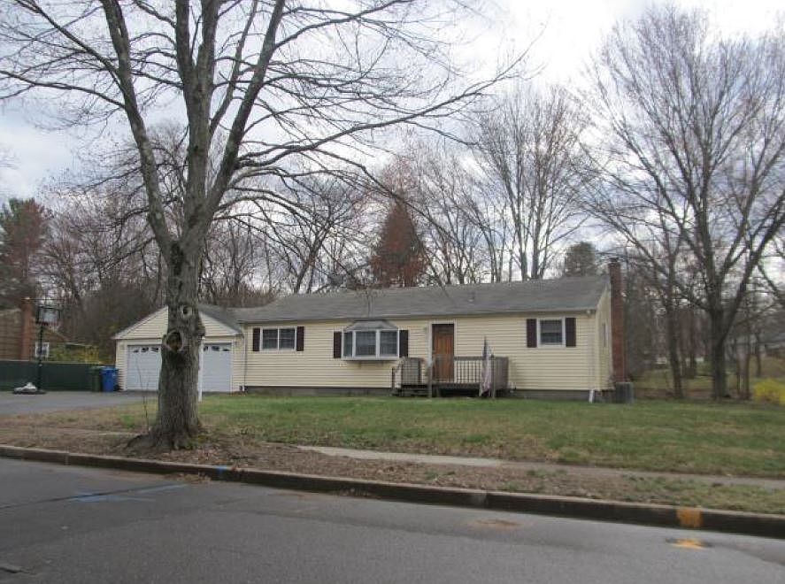 2nd image of 10 Field Dr