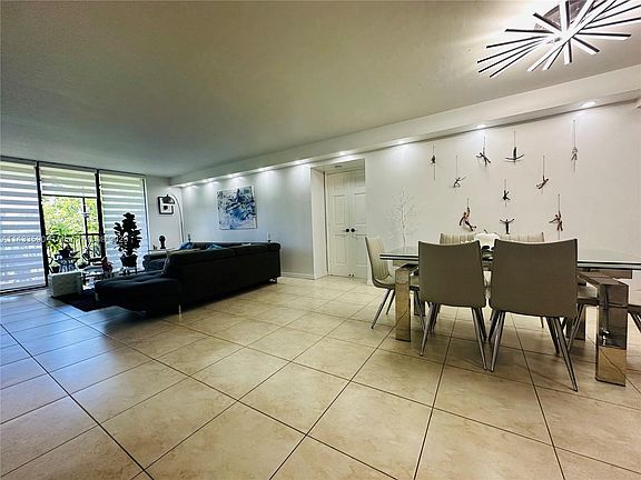 4th image of 900 NE 195th St APT 214