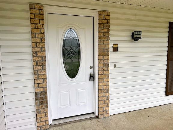 3rd image of 709 Melissa Ln