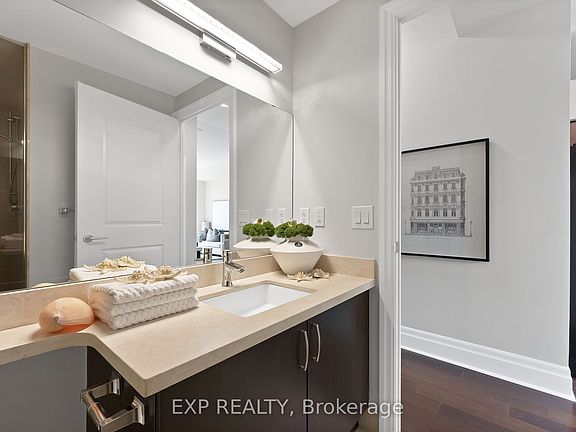 5th image of 131 Upper Duke Cres #1004