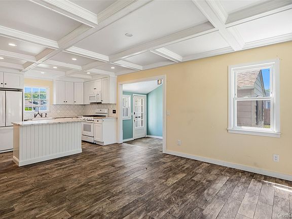 3rd image of 115 Chapel Avenue
