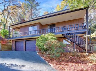 164 Cow Neck Rd, Port Washington, NY 11050