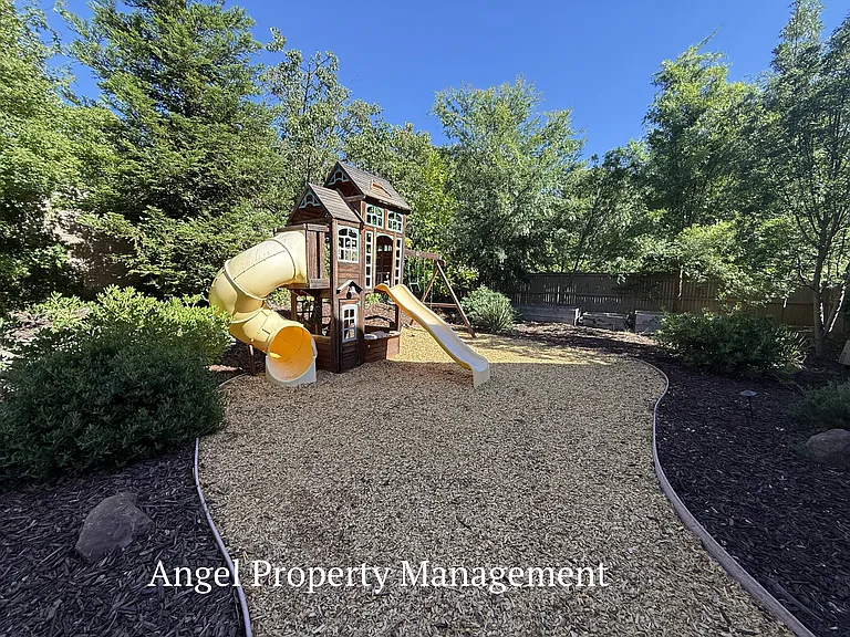 128 Dowd Ct — Photo 2