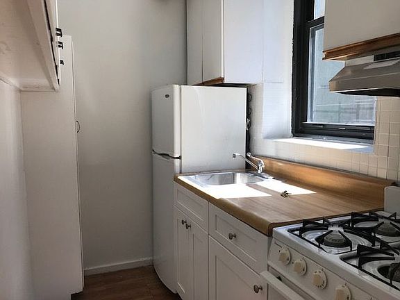 4th image of 136 W 4th St APT 1D