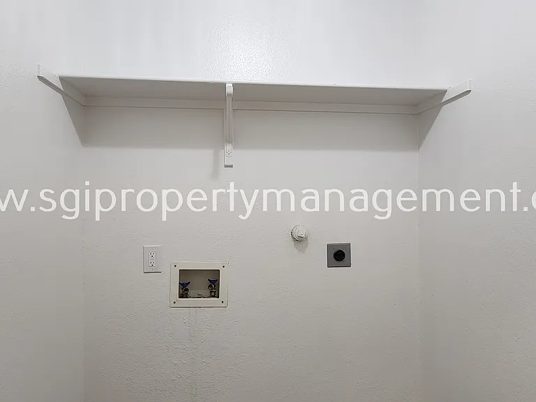 2304 Hayes St — Photo 9