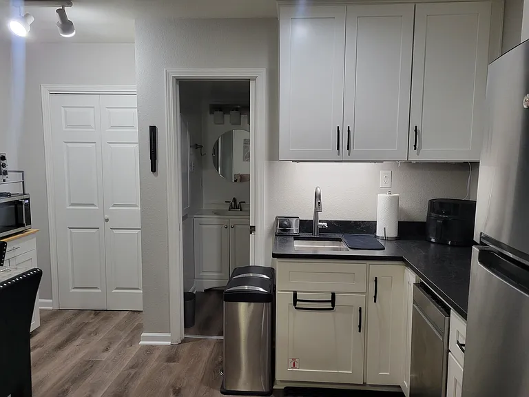 1005 Silver Creek Dr — Photo 11