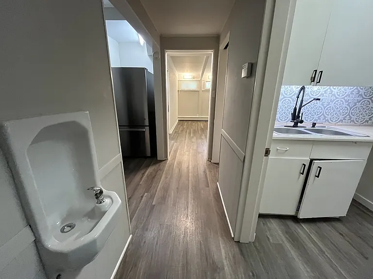 708 Saint Clair Ave — Photo 5