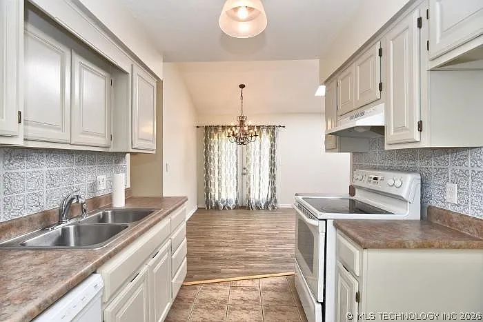 6105 S Vancouver Ave — Photo 7