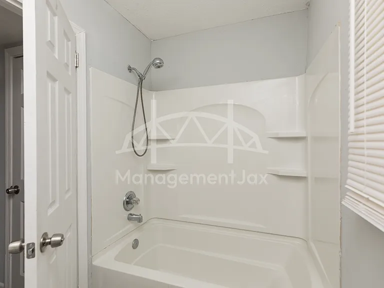 1839 W 30th St — Photo 12