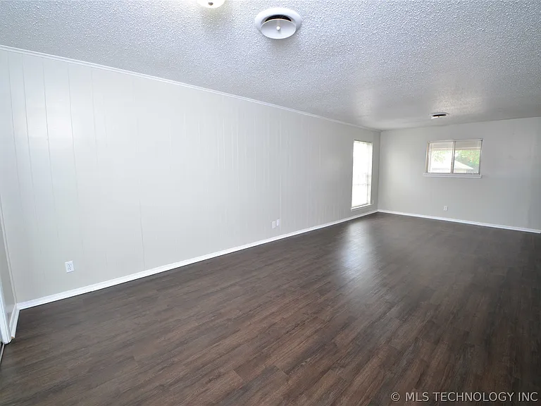 4713 S Fulton Pl — Photo 6