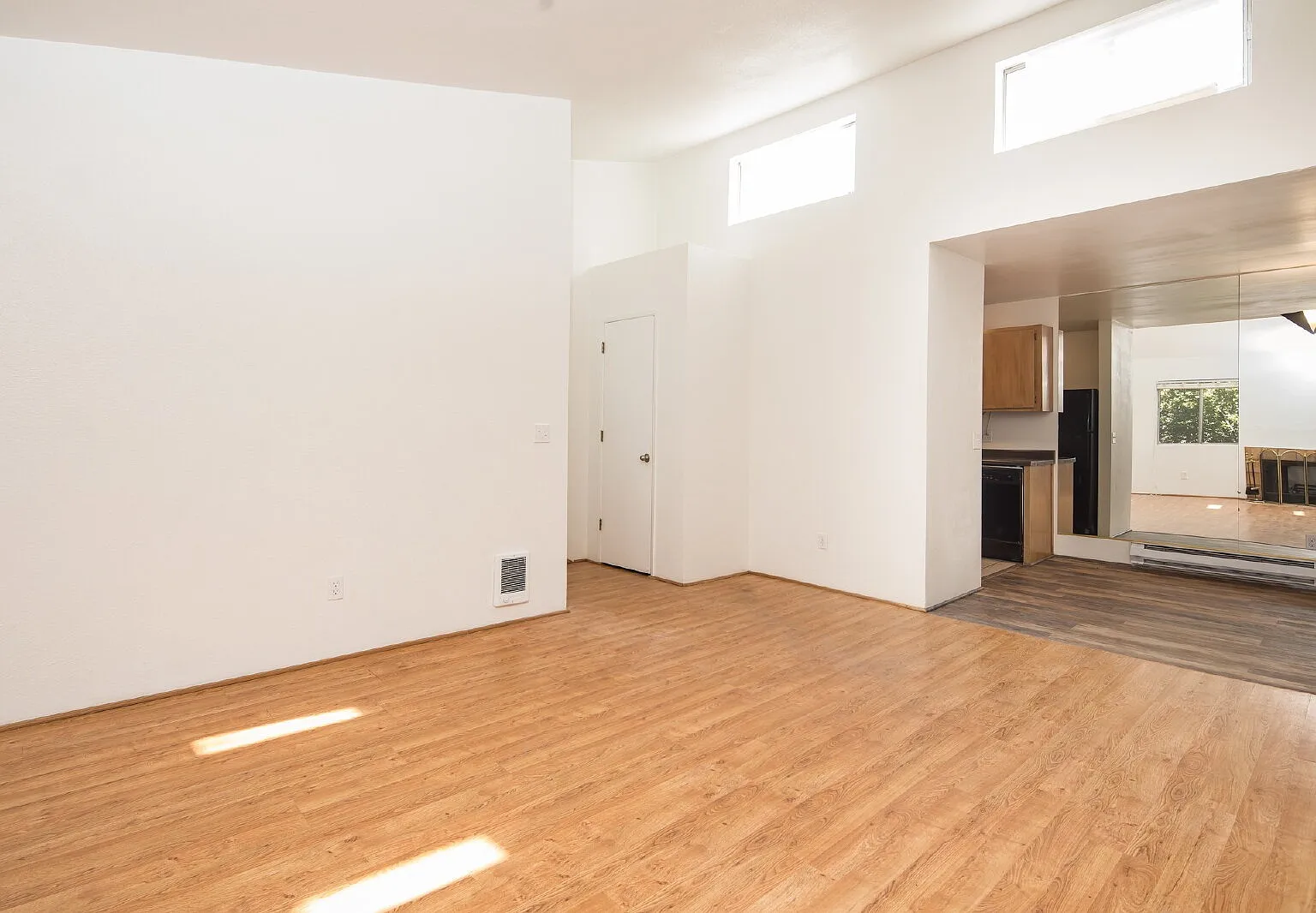 2 bed, 2.0 bath, 919 sqft, $1,350 — Photo 4