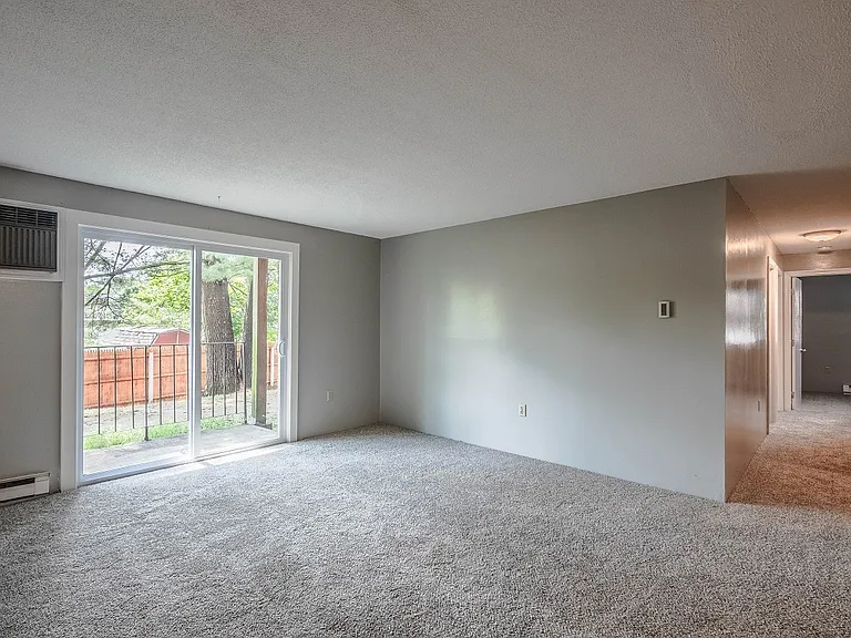Meadowbrook Apartments — Photo 15