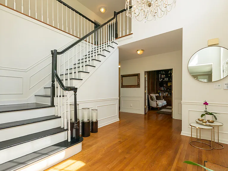 8809 Saunders Ln — Photo 23