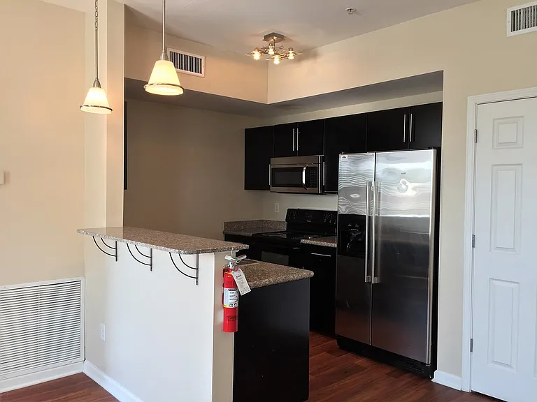 Tenth & College Village Apartments — Photo 28