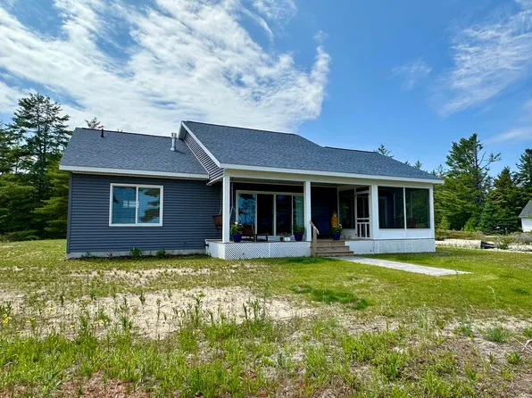 3290 Edgewater Dr, Cheboygan, MI 49721