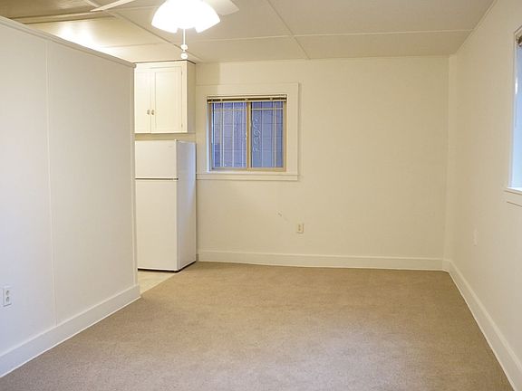 2nd image of 1410 NE Weidler St #9