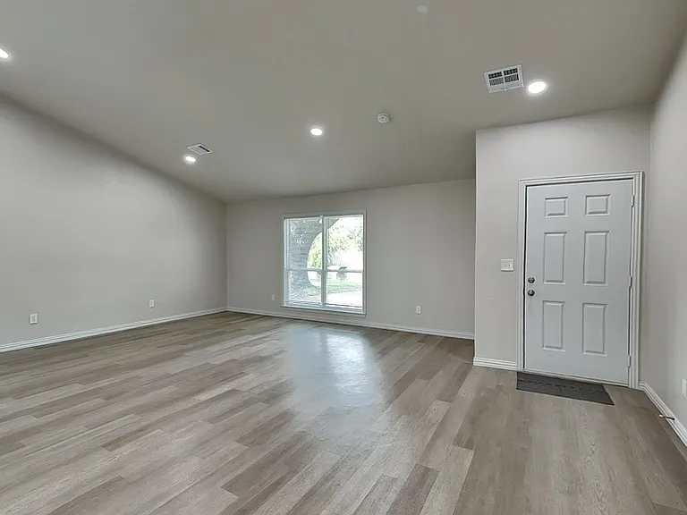 4348 Spindletree Ln — Photo 8