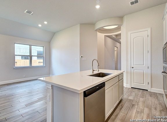 3rd image of 1595 Seekat Drive