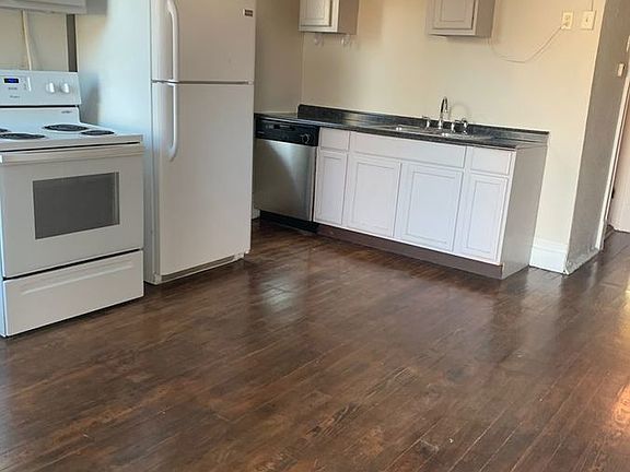 2nd image of 3532 Giles Ave