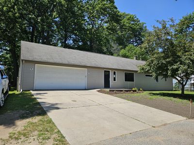 533 Seminole Rd, Norton Shores, MI, 49441