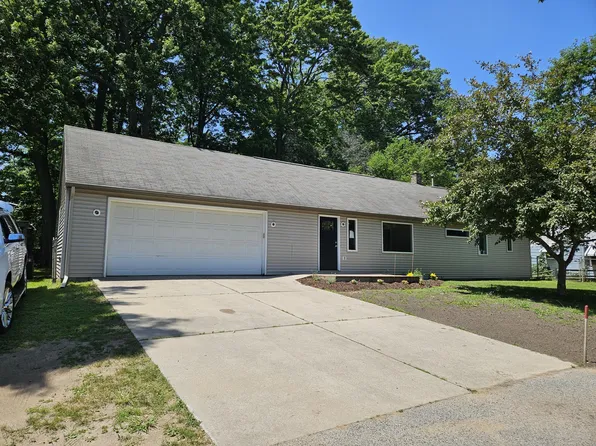533 Seminole Rd, Norton Shores, MI 49441