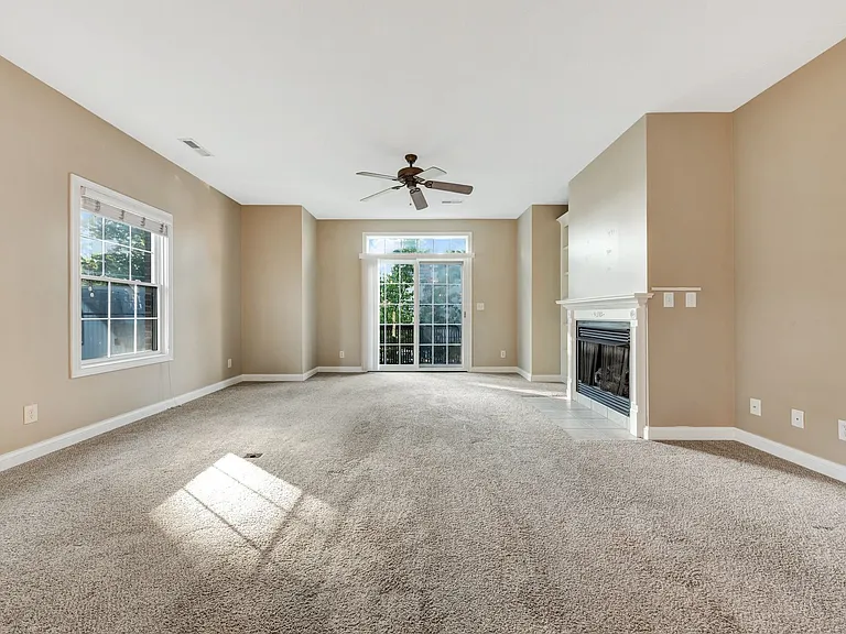 807 E Main St — Photo 9