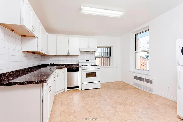 Rented by Town Residential | media 29