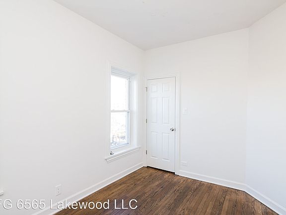 3rd image of 6569 N Lakewood Ave #2