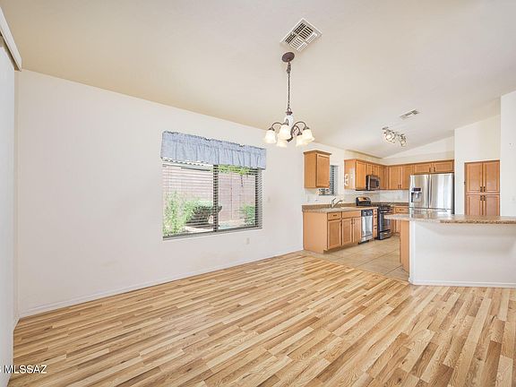 5th image of 39194 S Rodeo Buckle Dr