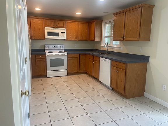 3rd image of 20 Harriet Thayer Ave #18
