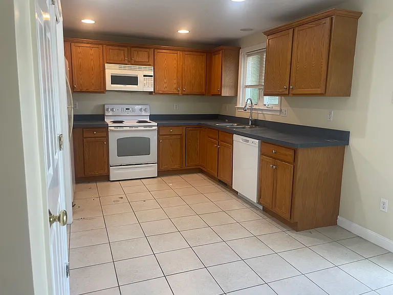 20 Harriet Thayer Ave #18 — Photo 3