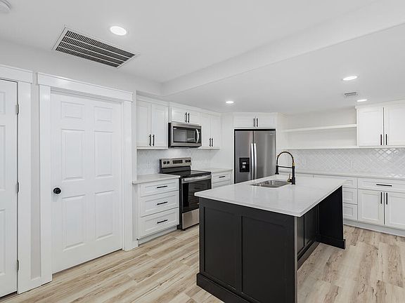 3rd image of 312 Mantooth Ave