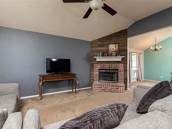 3rd image of 7309 Summerset Dr