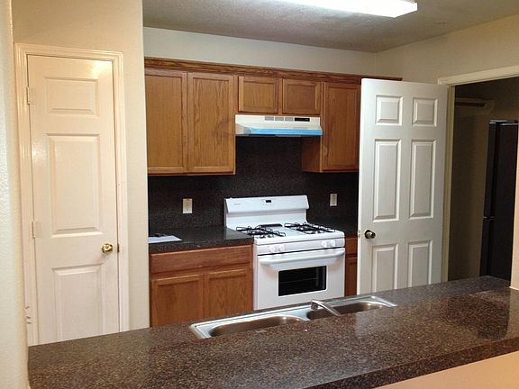 4th image of 19346 Caledonia Dr