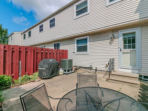 3rd image of 7427 Noble Ct