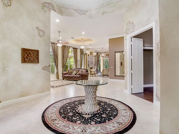 4th image of 10759 Greenbriar Villa Dr