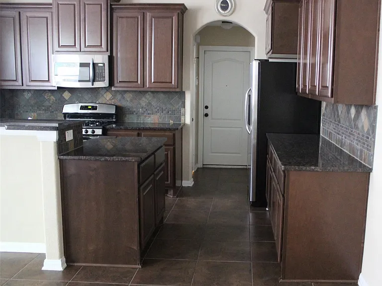 22 Cheswood Manor Dr — Photo 8