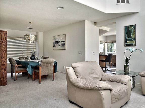5th image of 336 S Rosebud Ct