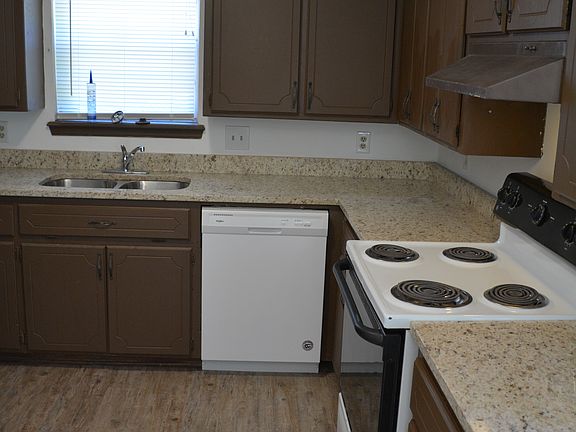 3rd image of 135 Mount Vernon Dr