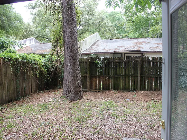 7011 SW 17th Pl — Photo 10