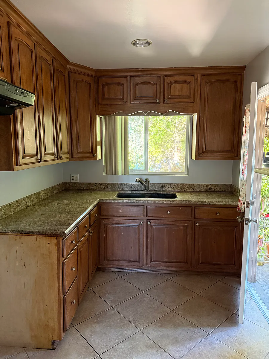 Building Photo - 10506 Arrington Ave #3