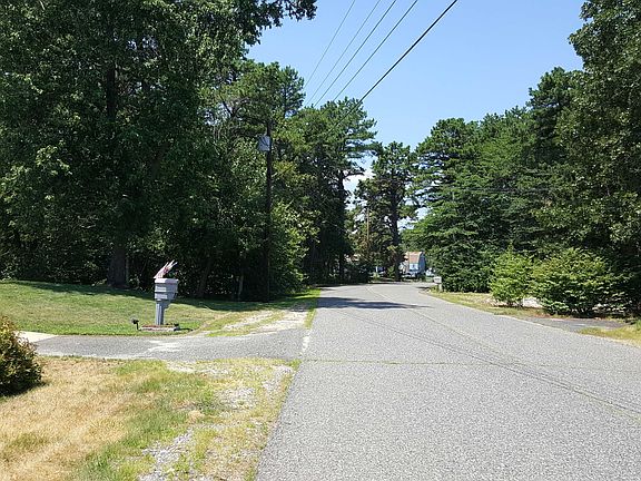 5th image of 106 S River Dr