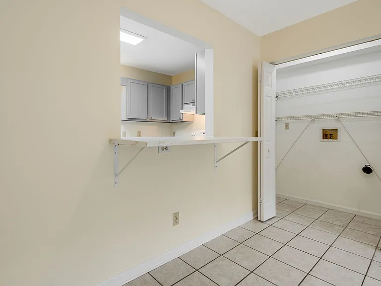 Mount Clare Avenue Apartments — Photo 6