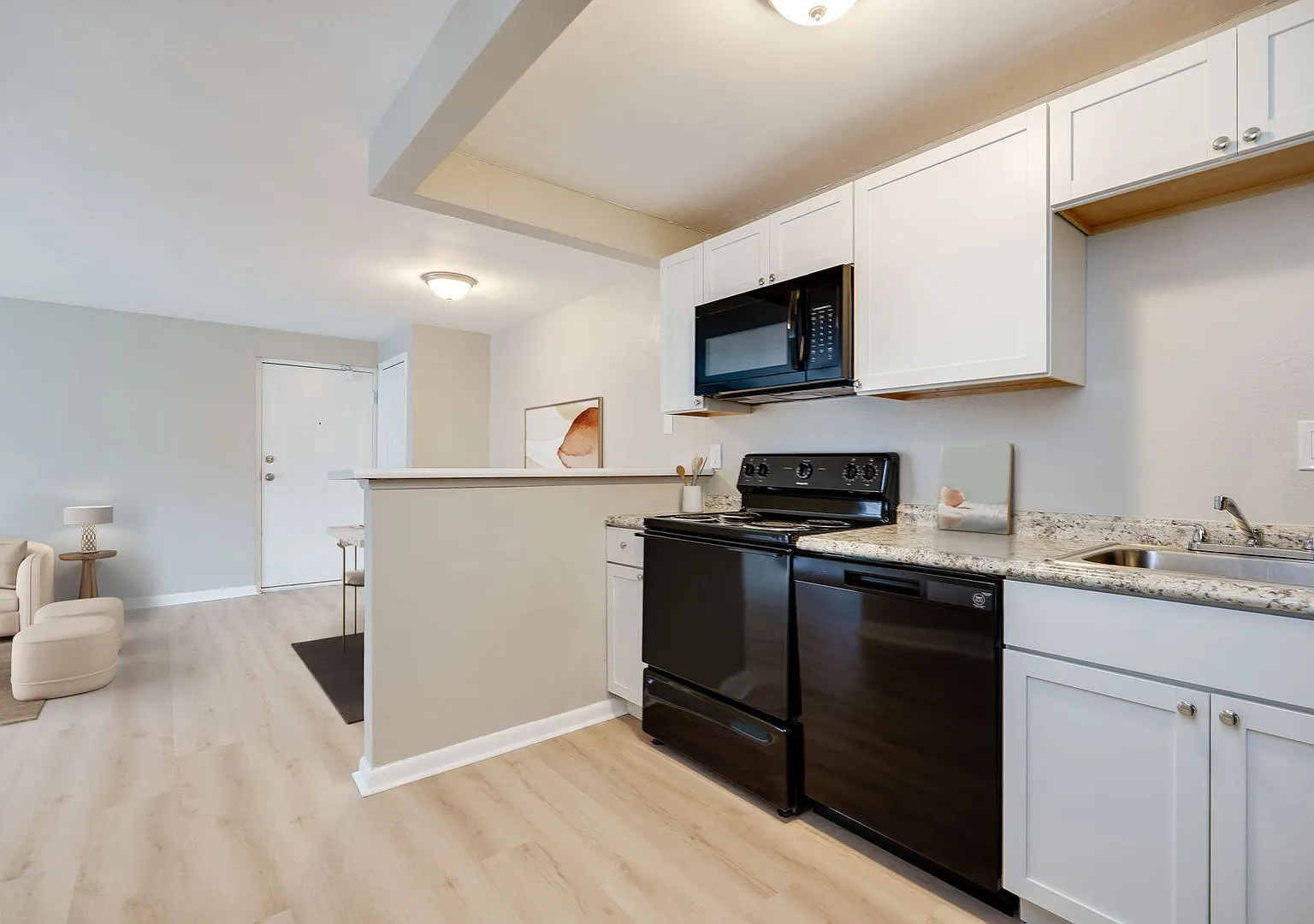 Monroe Terrace Apartments — Photo 4