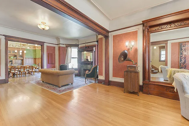 5 bed, 2.5 bath, 3296 sqft, $3,200 — Photo 3