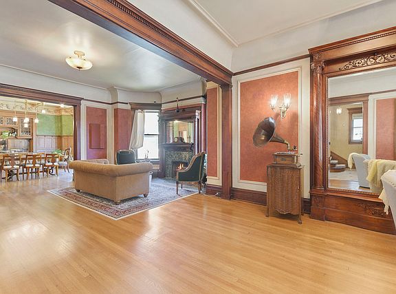 3rd image of 1036 W Garfield Blvd