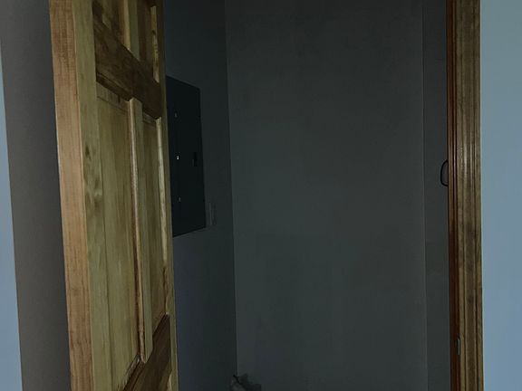 4th image of 35 Meadow Farm Rd