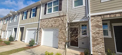 1516 Vernon Blvd Photo 1